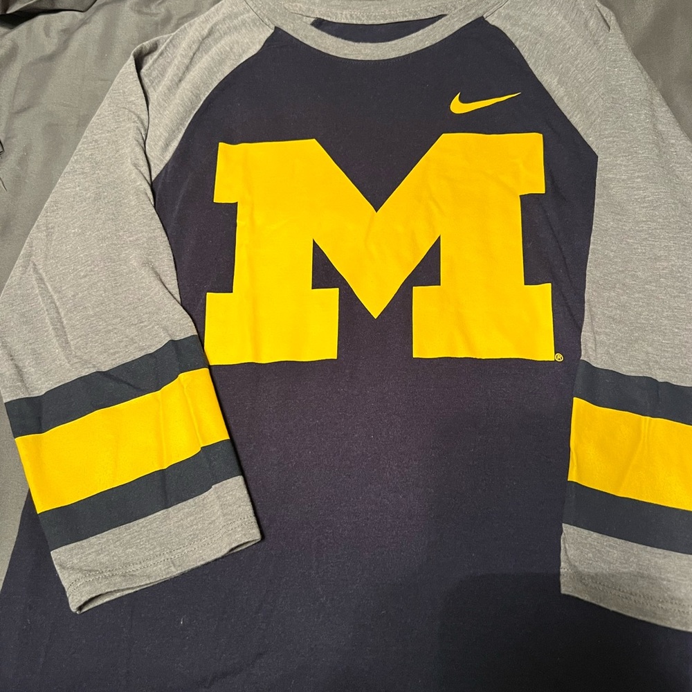 Nike University of Michigan short sleeve shirt